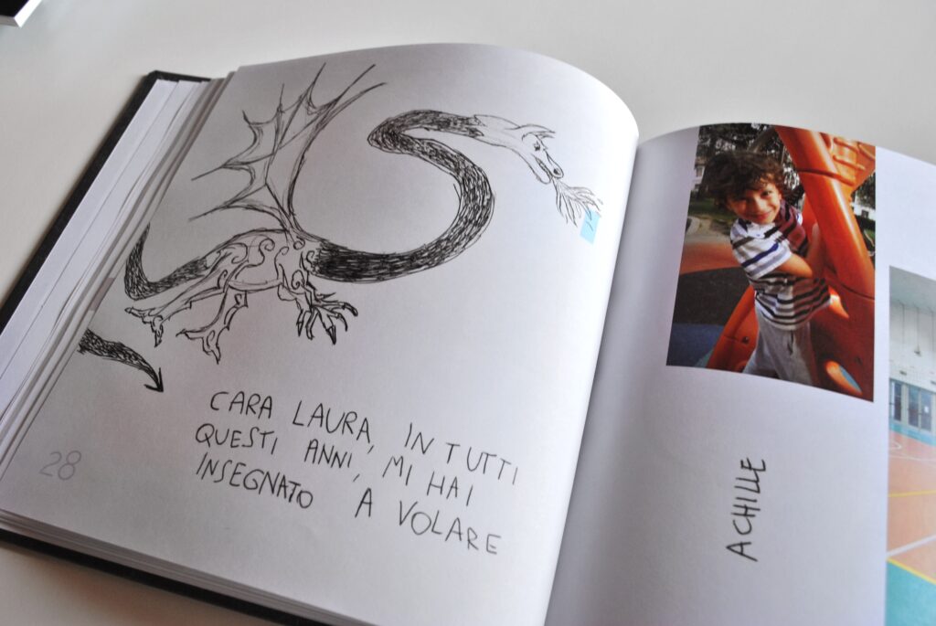 Dettaglio della dedica disegnata di Achille per il libro regalo "Cara Maestra"