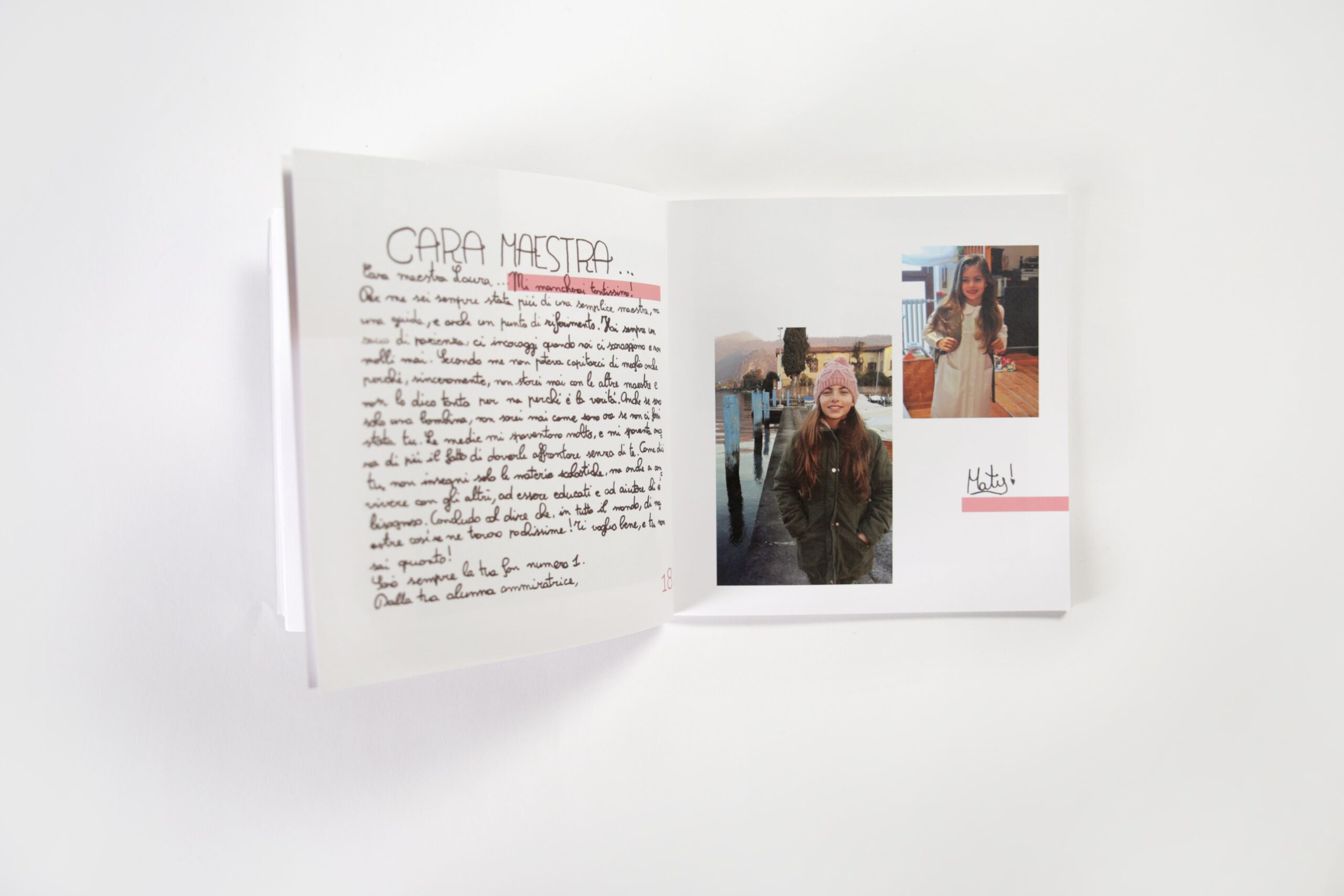L'interno di una doppia pagina del libro regalo "Cara Maestra"